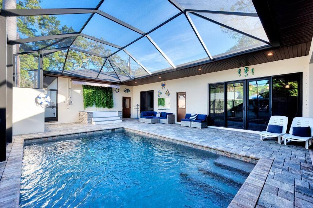 Сasa de vacaciones Courtyard With Pool, & Sauna Close To & Center *