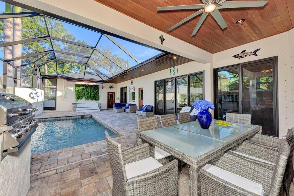 Сasa de vacaciones Courtyard With Pool, & Sauna Close To & Center