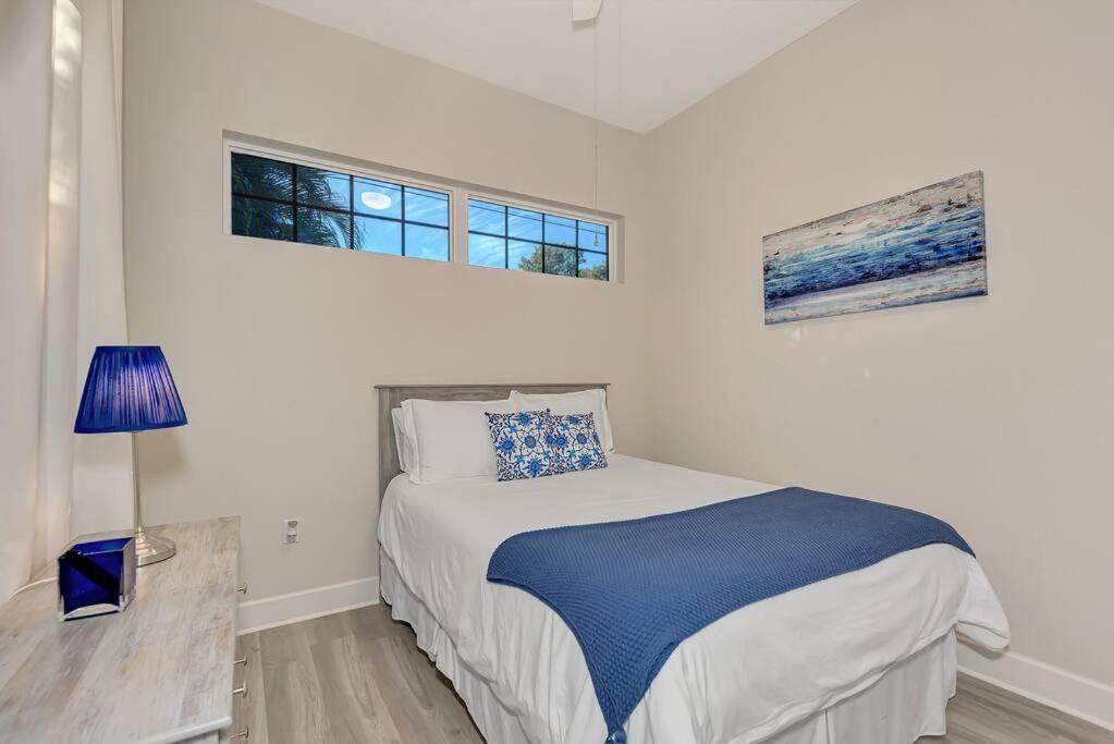 Courtyard With Pool, & Sauna Close To & Center Сasa de vacaciones Sarasota