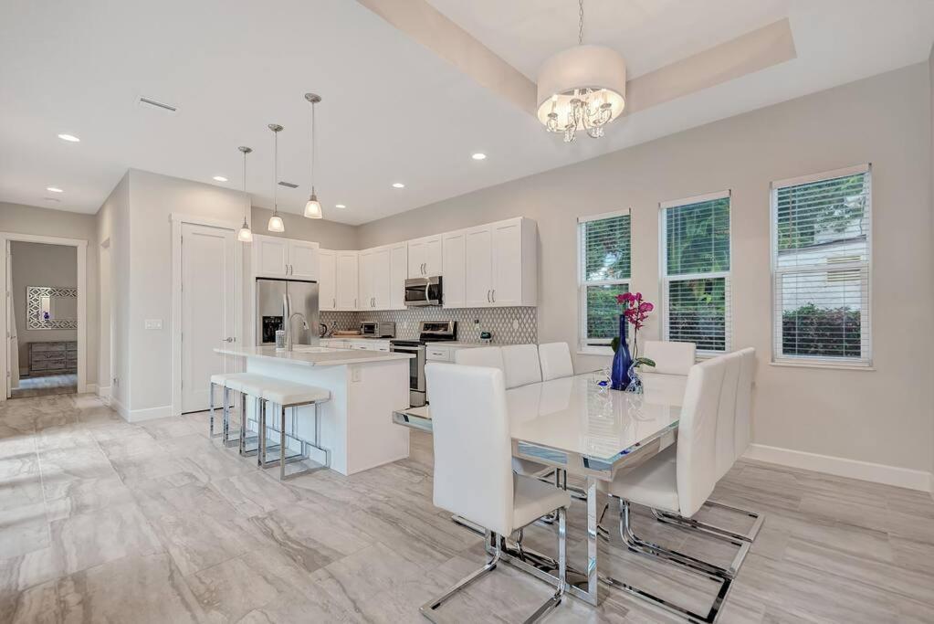 Courtyard With Pool, & Sauna Close To & Center * Sarasota