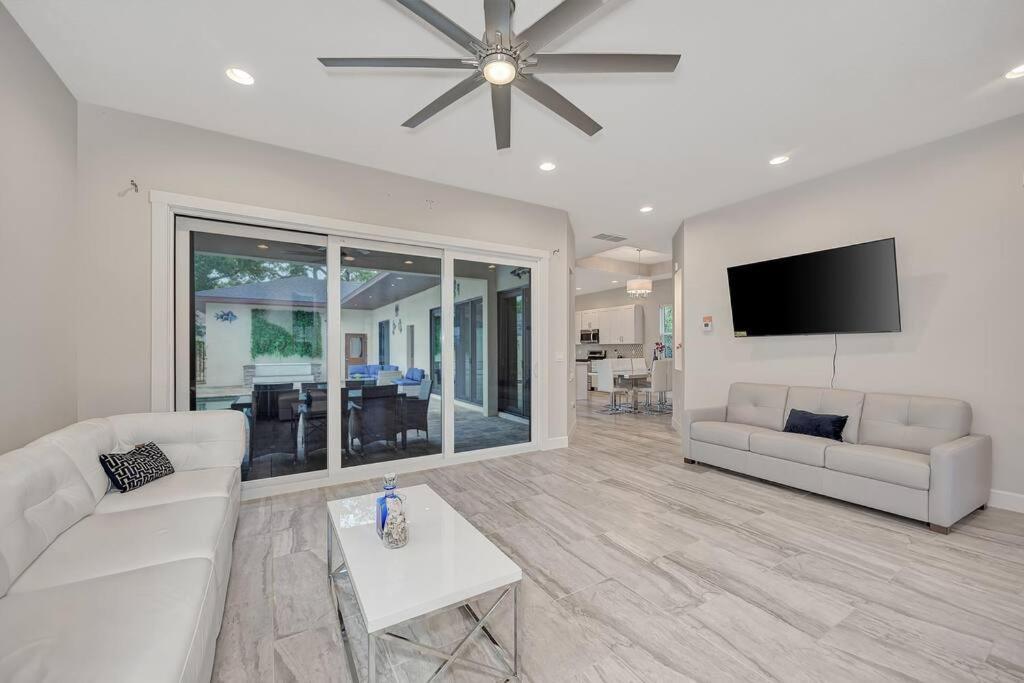 Courtyard With Pool, & Sauna Close To & Center * Sarasota