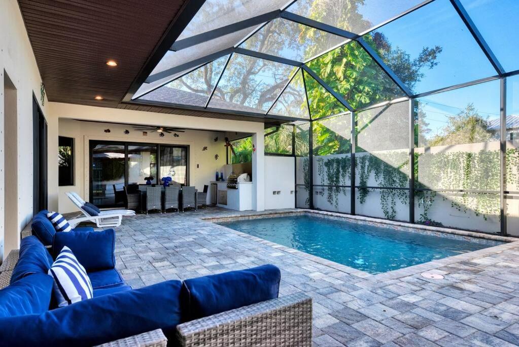 Courtyard With Pool, & Sauna Close To & Center Casa vacanze